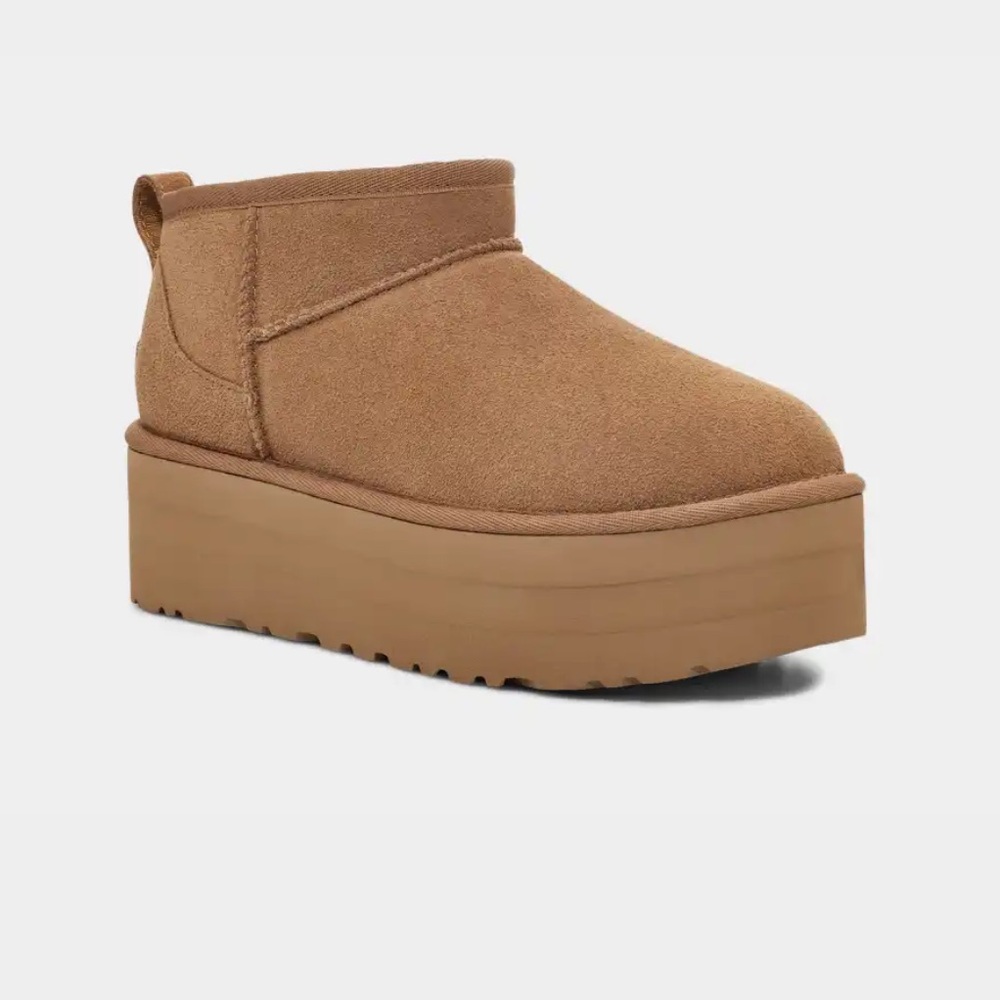 NEVER WORN BEFORE AUTHENTIC. Classic Ultra Mini Platform. Size 5 Women’s.